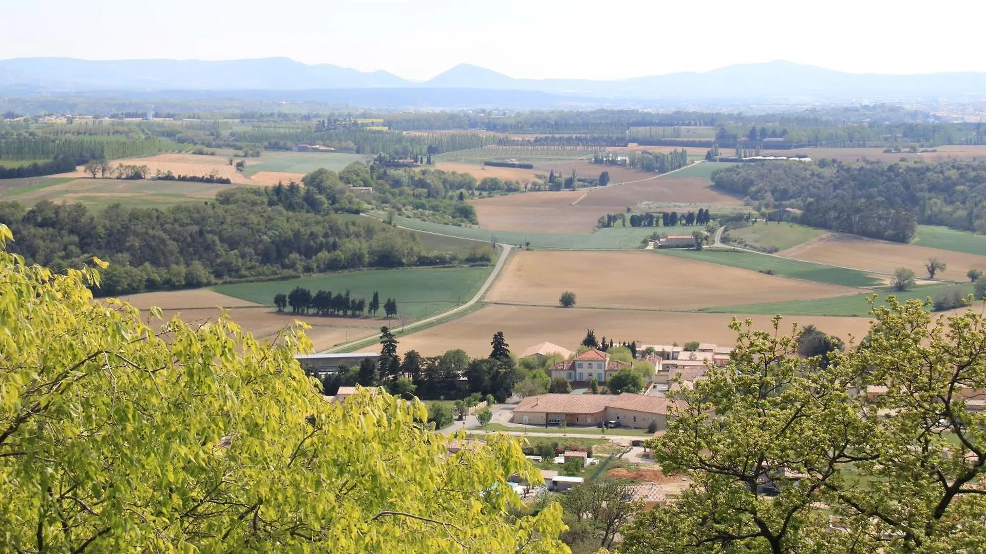 Maison Super Calme Et Confortable - Idealement Situee - Clim - Vue Montagnes - Piscine Partagee - Parking Gratuit - Lou Tranquillou Sauzet  Holiday home Sauzet (Drome)